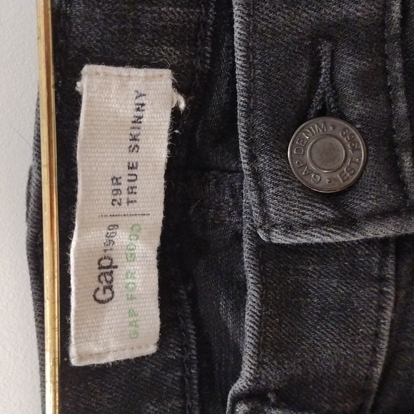 Gap 1969 Size 29R True Skinny Black Slight Distressing - Picture 2 of 6